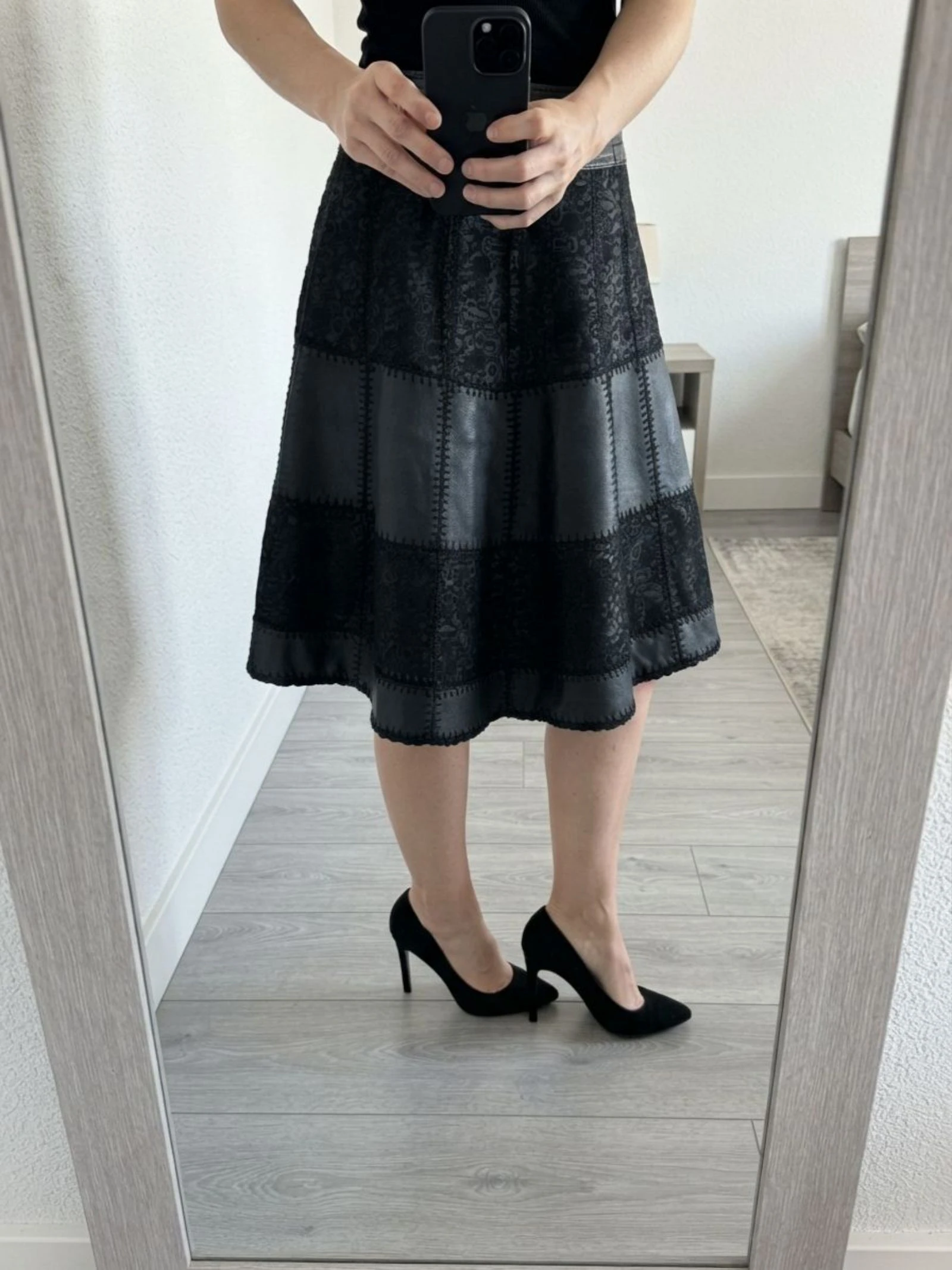 Y2K Gothic Grunge Vintage Black Faux Leather Patchwork Lace Midi Skirt XS – photo 2